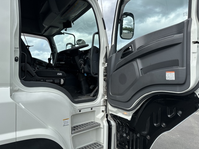 中古 いすゞ ウイング 大型 R3年 2PG-CYJ77Cの内装
