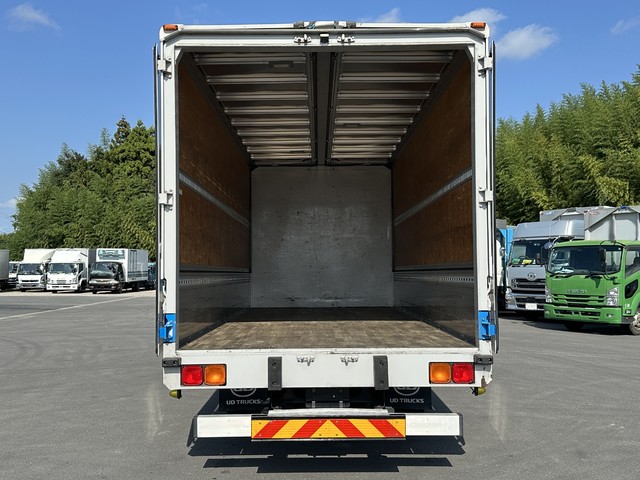 中古 日産UD ウイング 4トン(中型) H30年 TKG-MK38Cの内装