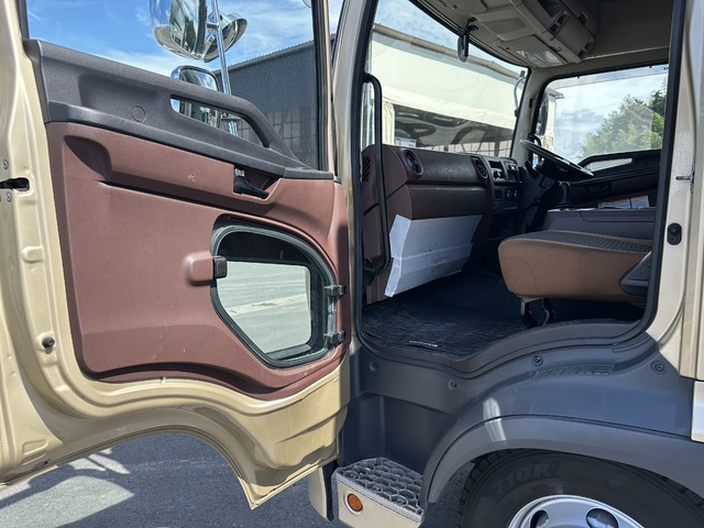 中古 【682万円】日野 ウイング 4トン(中型) R3年 2PG-FD2ABGの内装