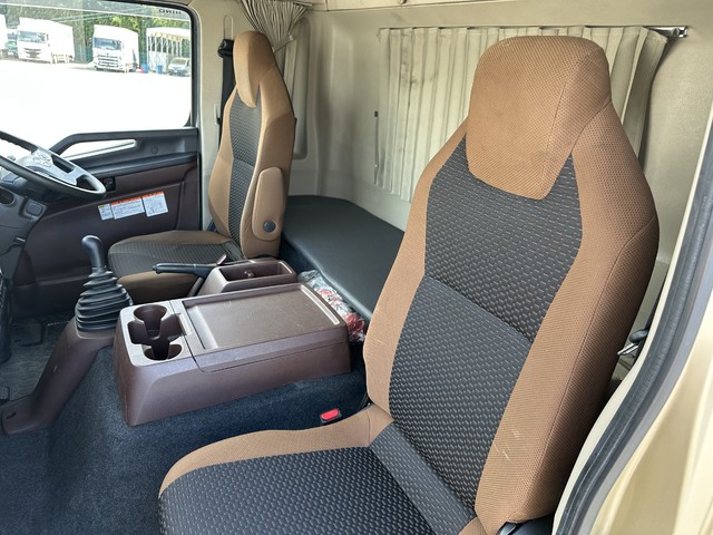 中古 【682万円】日野 ウイング 4トン(中型) R3年 2PG-FD2ABGの内装