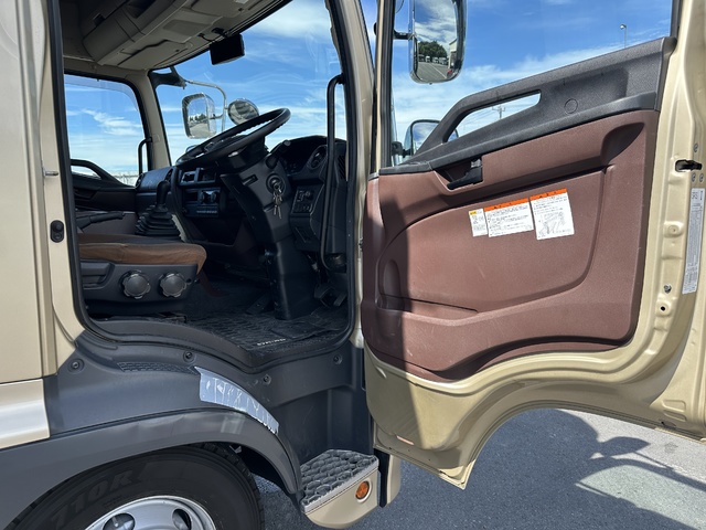 中古 【682万円】日野 ウイング 4トン(中型) R3年 2PG-FD2ABGの内装