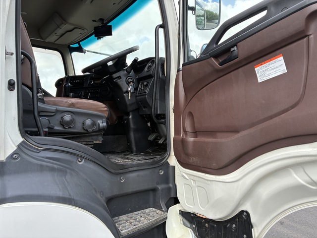 中古 【1,705万円】日野 冷凍バン 大型 H30年 2DG-FW1AHGの内装