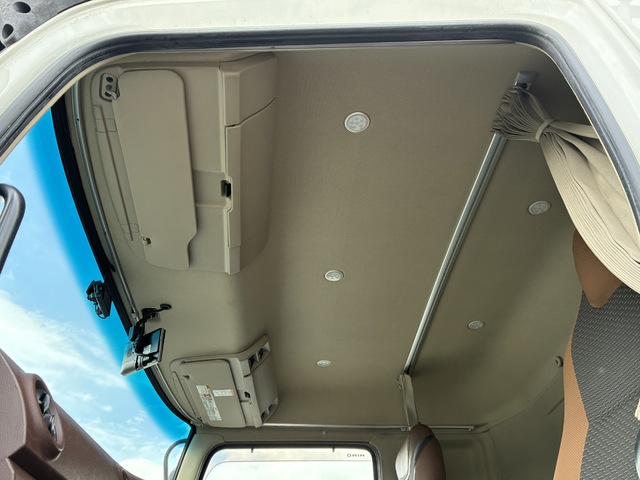 中古 【1,705万円】日野 冷凍バン 大型 H30年 2DG-FW1AHGの内装