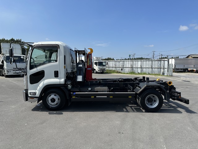 中古 【880万円】いすゞ アームロール 4トン(中型) R3年 2RG-FRR90S2の外装