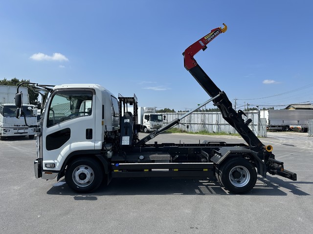 中古 【880万円】いすゞ アームロール 4トン(中型) R3年 2RG-FRR90S2の外装