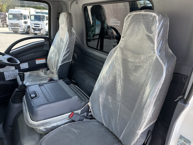 中古 【880万円】いすゞ アームロール 4トン(中型) R3年 2RG-FRR90S2の内装