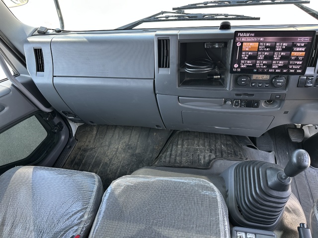 中古 【880万円】いすゞ アームロール 4トン(中型) R3年 2RG-FRR90S2の内装