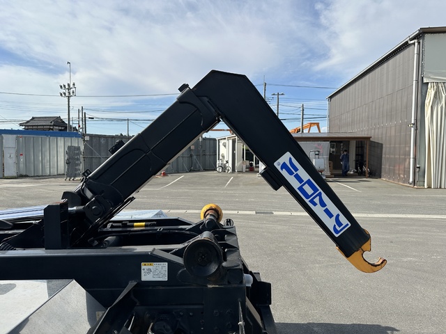 中古 【880万円】三菱ふそう アームロール 4トン(中型) R3年 2KG-FK62Fの内装