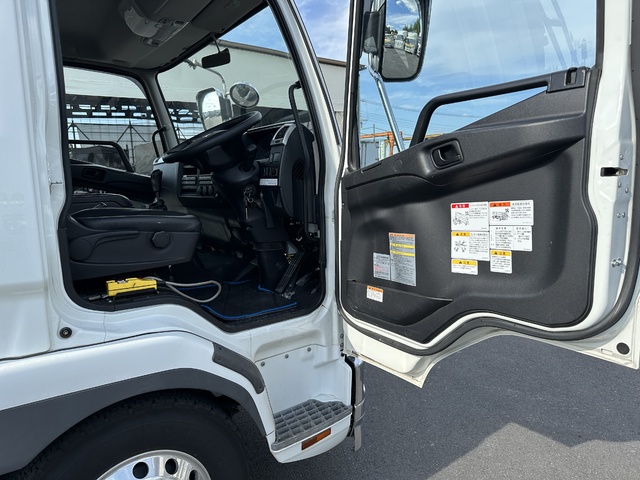 中古 【880万円】三菱ふそう アームロール 4トン(中型) R3年 2KG-FK62Fの内装