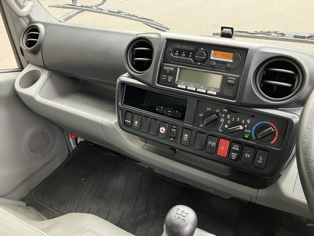 中古  冷凍バン 2トン(小型) R1年 TKG-XZC605の内装