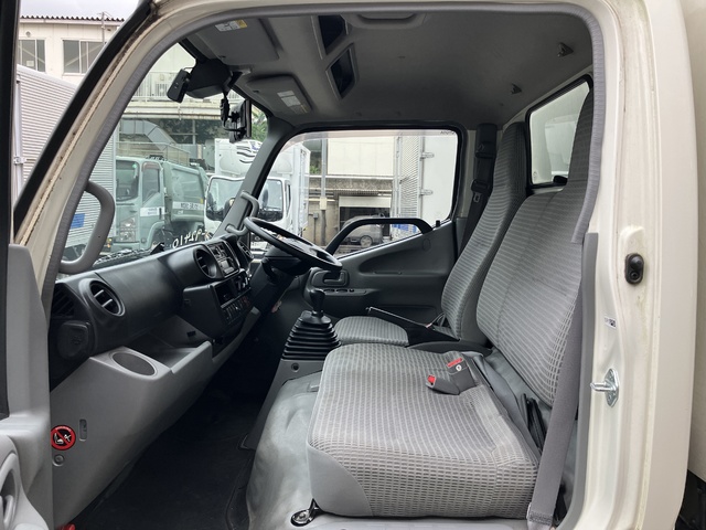 中古  冷凍バン 2トン(小型) R1年 TKG-XZC605の内装