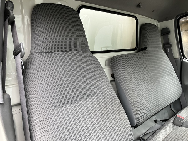 中古  冷凍バン 2トン(小型) R1年 TKG-XZC605の内装