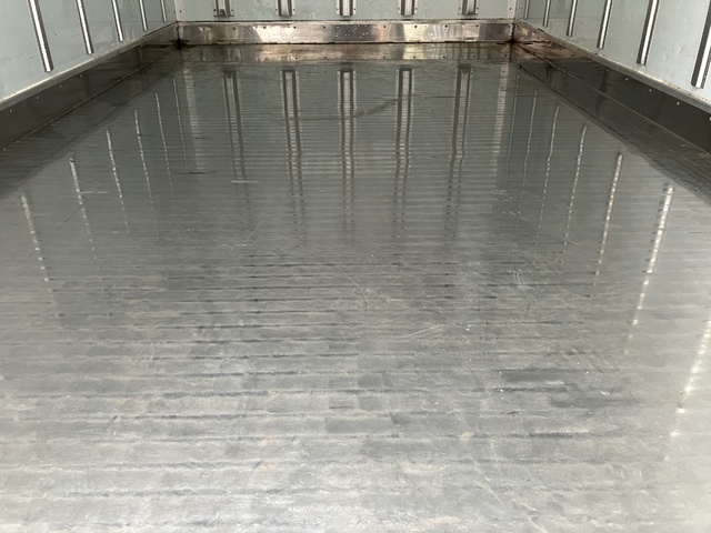 中古  冷凍バン 2トン(小型) R1年 TKG-XZC605の内装