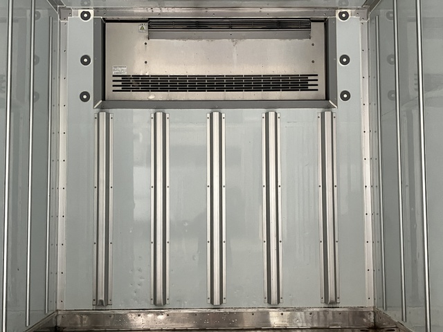 中古  冷凍バン 2トン(小型) R1年 TKG-XZC605の内装