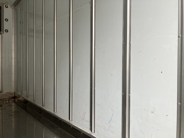 中古  冷凍バン 2トン(小型) R1年 TKG-XZC605の内装