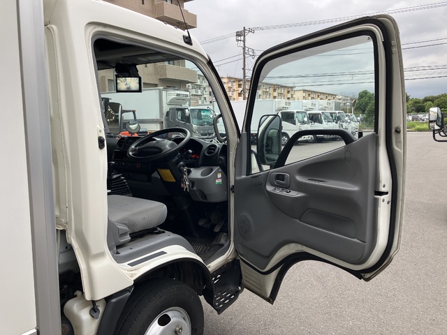 中古  冷凍バン 2トン(小型) R1年 TKG-XZC605の内装