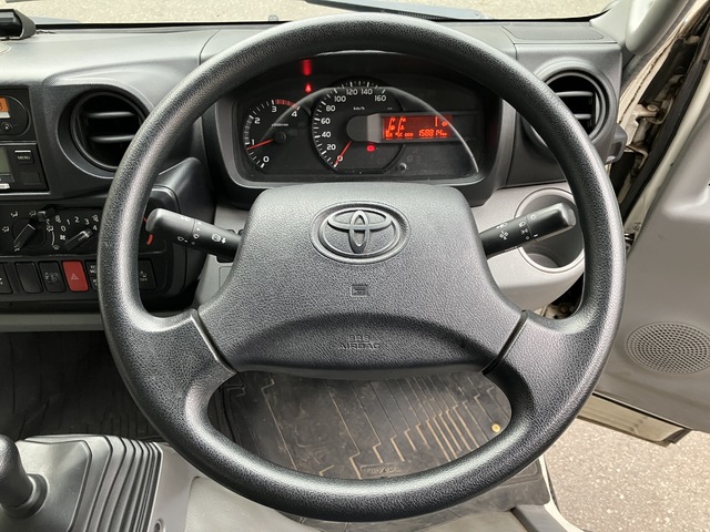 中古  冷凍バン 2トン(小型) R1年 TKG-XZC605の内装