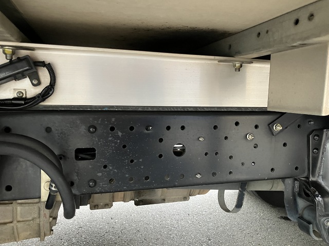 中古  冷凍バン 2トン(小型) R1年 TKG-XZC605の部品