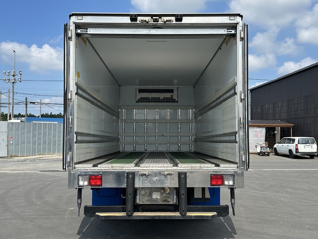 中古 【374万円】日野 冷凍バン 増トン H29年 2PG-FJ2ABGの内装