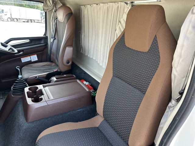 中古 【374万円】日野 冷凍バン 増トン H29年 2PG-FJ2ABGの内装