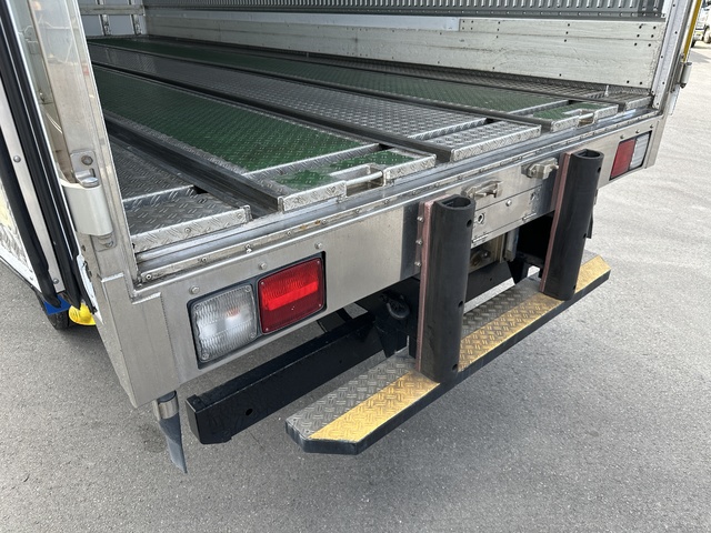 中古 【374万円】日野 冷凍バン 増トン H29年 2PG-FJ2ABGの内装
