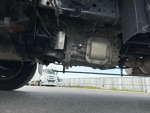 中古 【374万円】日野 冷凍バン 増トン H29年 2PG-FJ2ABGの部品
