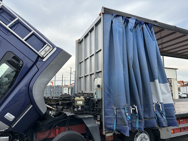 中古 【297万円】三菱ふそう バン 大型 H27年 QPG-FS64VZの外装