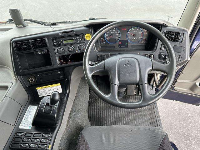 中古 【297万円】三菱ふそう バン 大型 H27年 QPG-FS64VZの内装