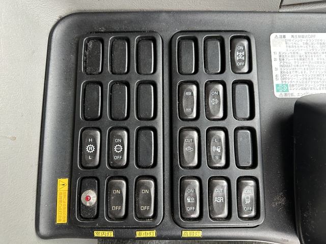 中古 【297万円】三菱ふそう バン 大型 H27年 QPG-FS64VZの内装