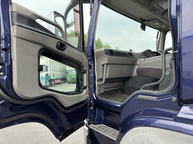 中古 【297万円】三菱ふそう バン 大型 H27年 QPG-FS64VZの内装