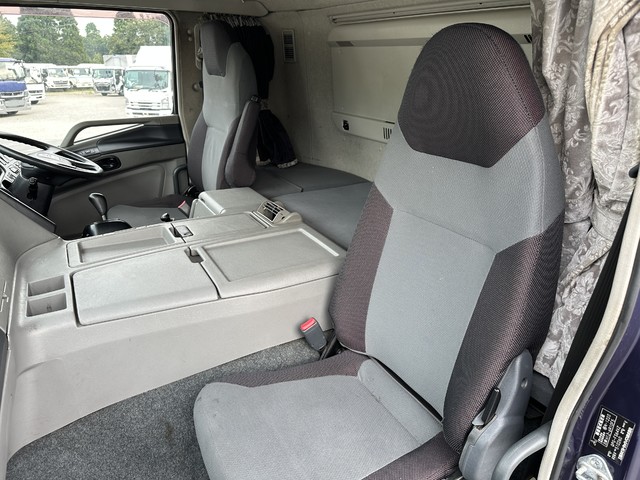 中古 【297万円】三菱ふそう バン 大型 H27年 QPG-FS64VZの内装