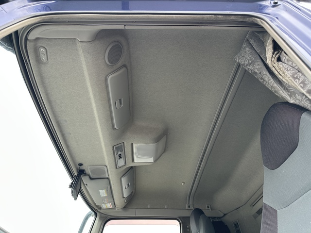 中古 【297万円】三菱ふそう バン 大型 H27年 QPG-FS64VZの内装