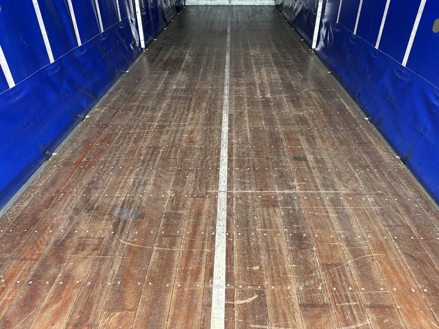 中古 【297万円】三菱ふそう バン 大型 H27年 QPG-FS64VZの内装