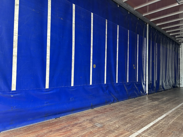 中古 【297万円】三菱ふそう バン 大型 H27年 QPG-FS64VZの内装