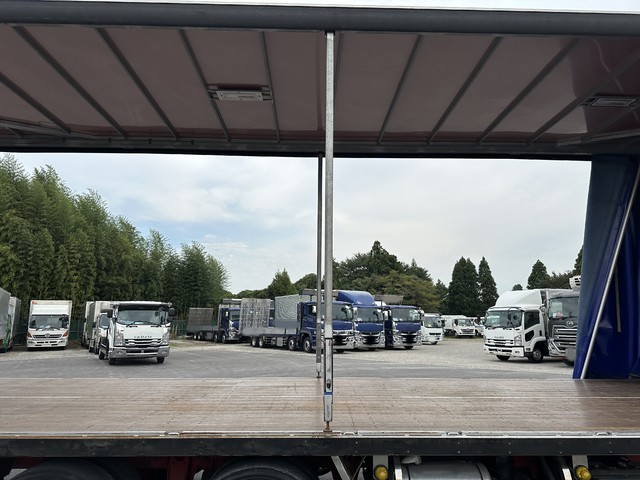 中古 【297万円】三菱ふそう バン 大型 H27年 QPG-FS64VZの内装