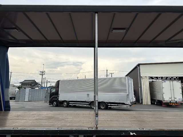 中古 【297万円】三菱ふそう バン 大型 H27年 QPG-FS64VZの内装