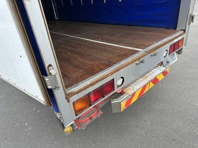 中古 【297万円】三菱ふそう バン 大型 H27年 QPG-FS64VZの内装