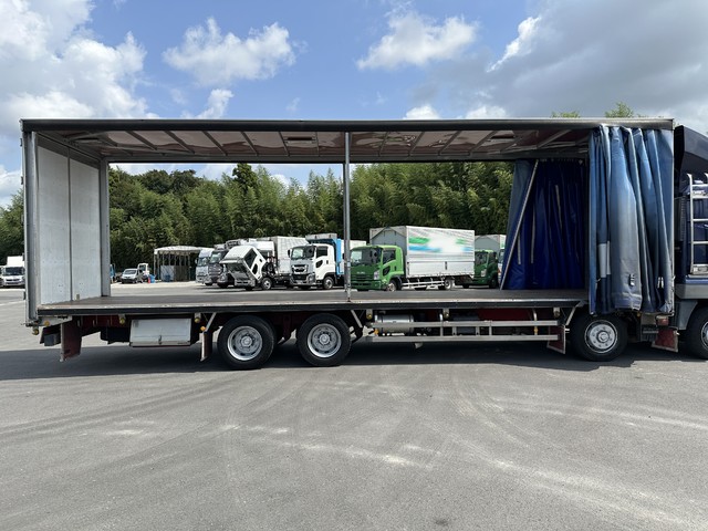 中古 【297万円】三菱ふそう バン 大型 H27年 QPG-FS64VZの外装