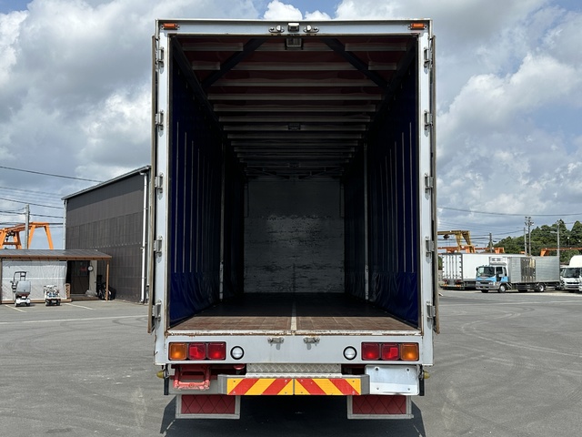 中古 【297万円】三菱ふそう バン 大型 H27年 QPG-FS64VZの内装