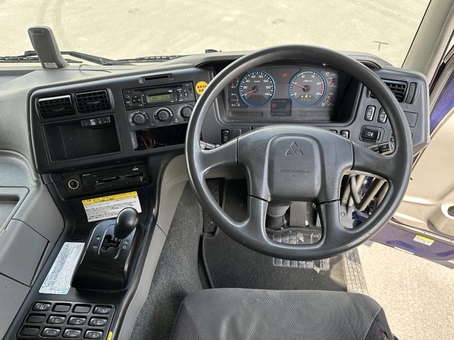 中古 【297万円】三菱ふそう バン 大型 H27年 QPG-FS64VZの内装