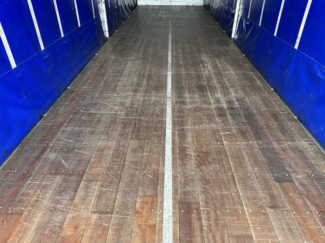 中古 【297万円】三菱ふそう バン 大型 H27年 QPG-FS64VZの内装