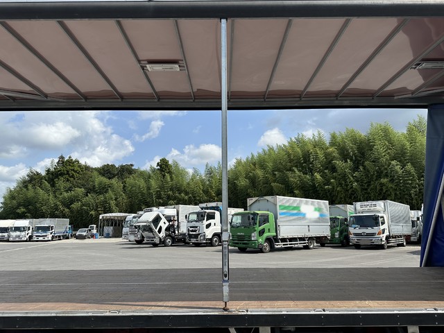 中古 【297万円】三菱ふそう バン 大型 H27年 QPG-FS64VZの内装