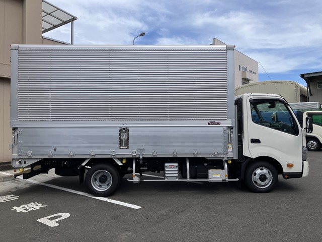 中古 【770万円】日野 ウイング 2トン(小型) R7年 2KG-XZU712Mの外装