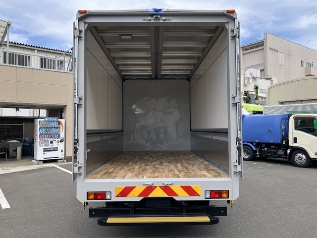 中古 【770万円】日野 ウイング 2トン(小型) R7年 2KG-XZU712Mの内装