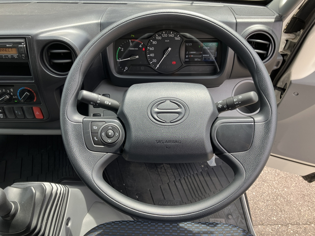 中古 【770万円】日野 ウイング 2トン(小型) R7年 2KG-XZU712Mの内装