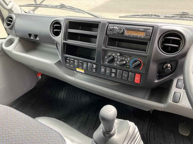 中古 【770万円】日野 ウイング 2トン(小型) R7年 2KG-XZU712Mの内装