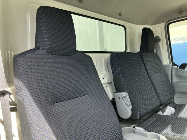 中古 【770万円】日野 ウイング 2トン(小型) R7年 2KG-XZU712Mの内装