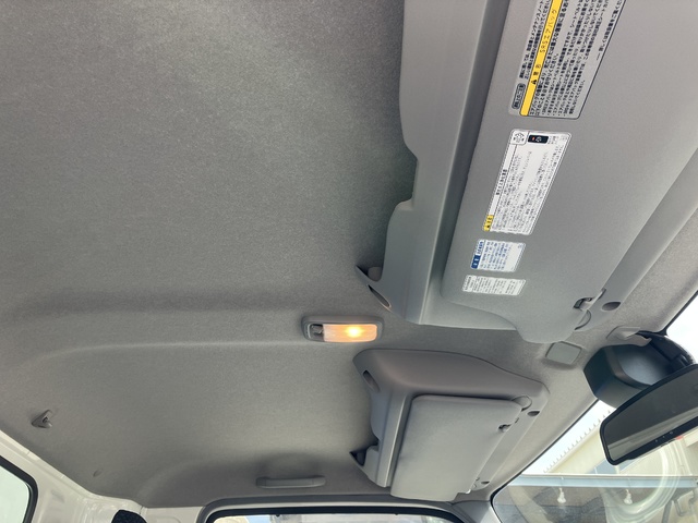 中古 【770万円】日野 ウイング 2トン(小型) R7年 2KG-XZU712Mの内装