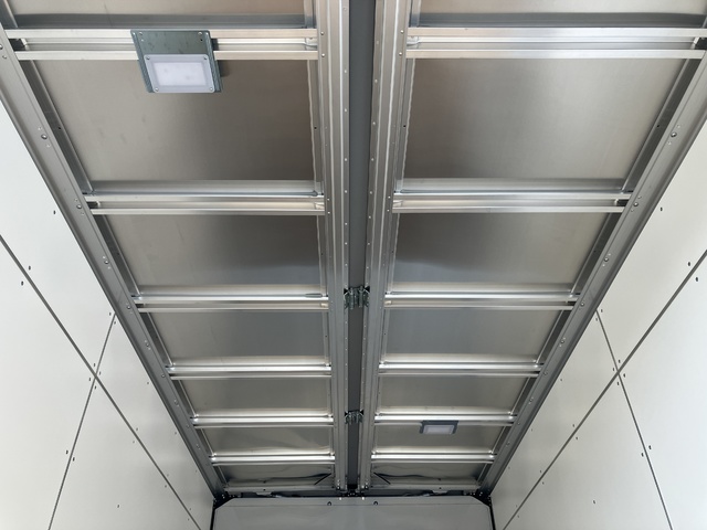 中古 【770万円】日野 ウイング 2トン(小型) R7年 2KG-XZU712Mの内装