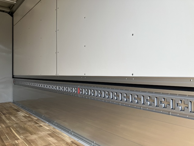 中古 【770万円】日野 ウイング 2トン(小型) R7年 2KG-XZU712Mの内装